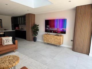 Modern Luxury Home with Spacious Garden close to Warner Bros Studio - Abbots Langley - 9