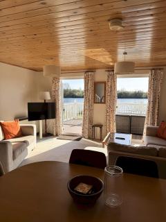 Robin's Nest - Cotswold Lakeside Lodge - Spring Lake - South Cerney - 5