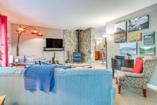 Cozy Hideaway with Grill, 17 Mi to Asheville - Black Mountain - 6