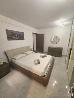 Spacious Deluxe 2 Bedroom, 3 Bathroom Apartment Prime Sliema Location - Sliema - 5