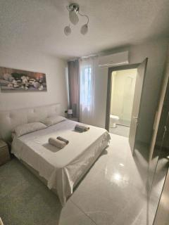 Spacious Deluxe 2 Bedroom, 3 Bathroom Apartment Prime Sliema Location - Sliema - 4