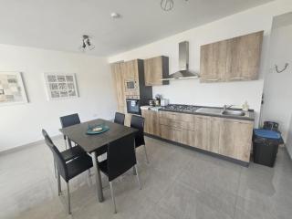 Spacious Deluxe 2 Bedroom, 3 Bathroom Apartment Prime Sliema Location - Sliema - 3