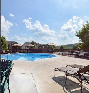 Libby's Perch No Stairs Outdoor Pool - Branson - 7