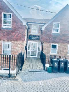 Dover Castle & Port, on-site parking, lovely quiet area - Dover - 4