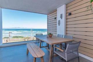 Modern 2BR Wavescapes Near Muizenberg Beach - 0