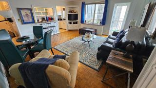 Cozy City Retreat With Balcony And Views - 6