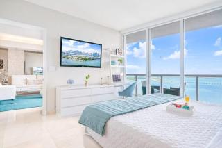 MVR - Designer Stay in Sky-High Tower - 1