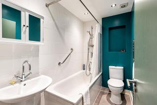 Stylish West Kensington Flat with Character - 6