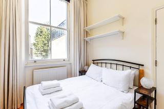 Stylish West Kensington Flat with Character - 8