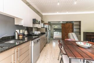 Charming Bishopscourt 1BR Garden Flat - 2