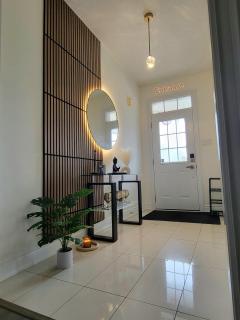 Luxury Suite - Master Bedroom - Niagara Falls - 8