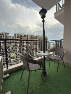 Luxe Studio Apartment with balcony -High rise - 4