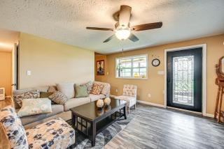 6 Mi to Lake Liberty Pet-Friendly Home with Yard - - 7