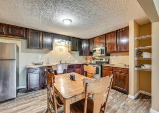 6 Mi to Lake Liberty Pet-Friendly Home with Yard - 6