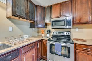 6 Mi to Lake Liberty Pet-Friendly Home with Yard - 3