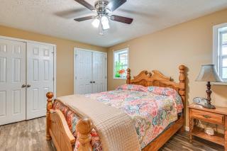 6 Mi to Lake Liberty Pet-Friendly Home with Yard - - 1