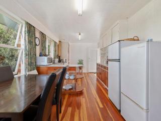 Lofty Lakeviews - Acacia Bay Holiday Home - Taupo - 4