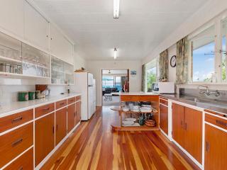 Lofty Lakeviews - Acacia Bay Holiday Home - Taupo - 2