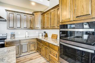 2 Mi to Lewis and Clark Lake Spacious Getaway - - 4