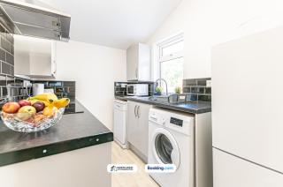 Modern 3BR House in Ince Ideal for Contractors & Long Stays - Pemberton - 3