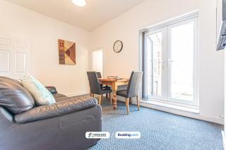 Modern 3BR House in Ince Ideal for Contractors & Long Stays - 7