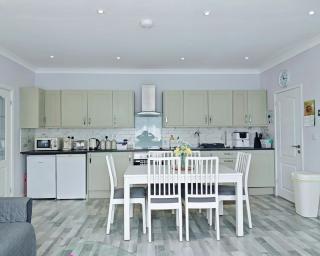 Bungalow Step Free Access - Close To The Beach - Port Talbot - 1
