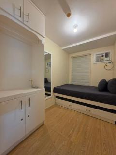 Urban Oasis for 7 with 200 mbps & Netflix - Manila - 0