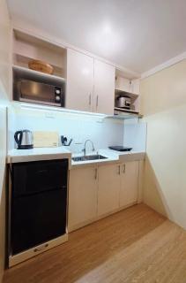 Urban Oasis for 7 with 200 mbps & Netflix - Manila - 8