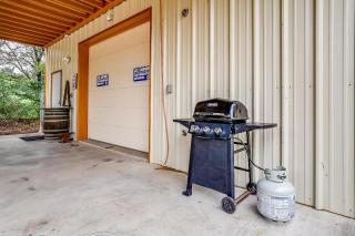 Luxury Country Barndo 2BR Getaway wwith Giant Deck - Granbury - 1