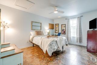 Luxury Country Barndo 2BR Getaway wwith Giant Deck - Granbury - 8