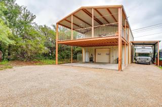 Luxury Country Barndo 2BR Getaway wwith Giant Deck - Granbury - 5