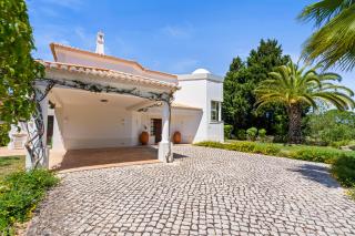 Peaceful 4BR villa on Gramacho golf resort w/ private pool - Lagoa - 2