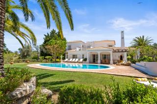 Peaceful 4BR villa on Gramacho golf resort w/ private pool - Lagoa - 0