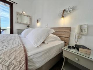 Christina Hotel, Adults Only, Heated Salt Water Pool - Naoussa - 9