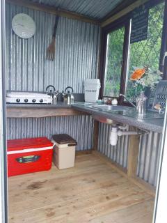 Hendre Glamping Retreat, The Rabbit Warren - 9