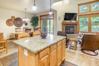 1 Mi to Ponderosa State Park Condo with Pool Access - McCall - 2
