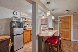 Private Studio with Kitchenette - Portland - 4