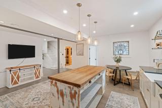 8ft Ceilings Basement Sauna Retreat - Vancouver - 4