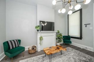 Chic Modern Gem with Style - Cincinnati - 9
