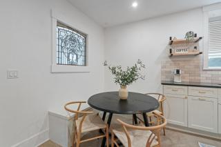 8ft Ceilings Basement Sauna Retreat - Vancouver - 2