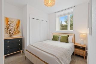 8ft Ceilings Basement Sauna Retreat - Vancouver - 8