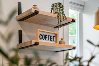 8ft Ceilings Basement Sauna Retreat - Vancouver - 7