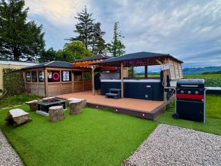 FINN VILLAGE "Mountain View Cottage" Private Garden, 9-seater HOT TUB, Firepit & Pizza Stove - Drymen - 3