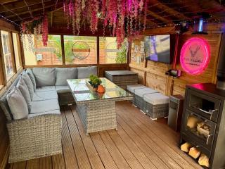 FINN VILLAGE "Mountain View Cottage" Private Garden, 9-seater HOT TUB, Firepit & Pizza Stove - Drymen - 8