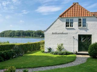 Historic House With Beautiful View On South Funen - Fjællebroen - 0