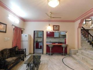 Shreyas Villa Spacious 5BHK Retreat - Bangalore - 6