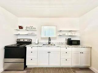 Quiet 1BR Entire Home in W Pains - West Plains - 9