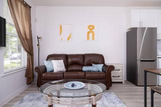 3BR 2BA Surrey Home | Quiet & Convenient - Surrey - 0