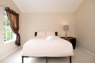 3BR 2BA Surrey Home | Quiet & Convenient - Surrey - 9