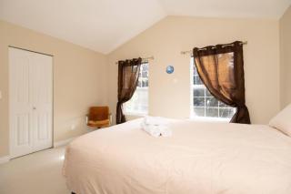 3BR 2BA Surrey Home | Quiet & Convenient - Surrey - 7